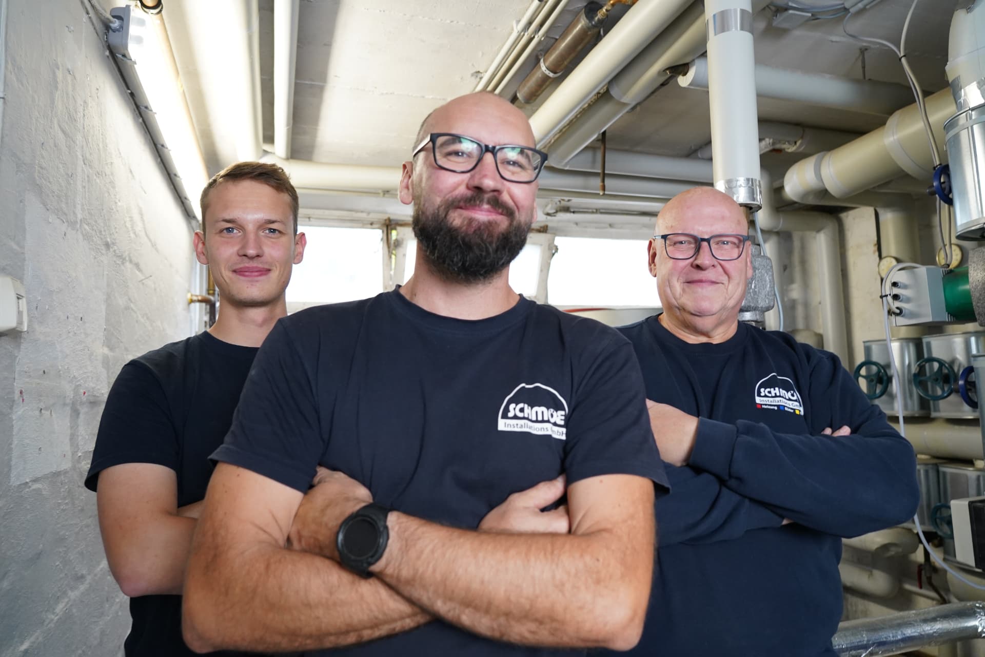 Drei Kollegen von Schmöe im Technikraum
